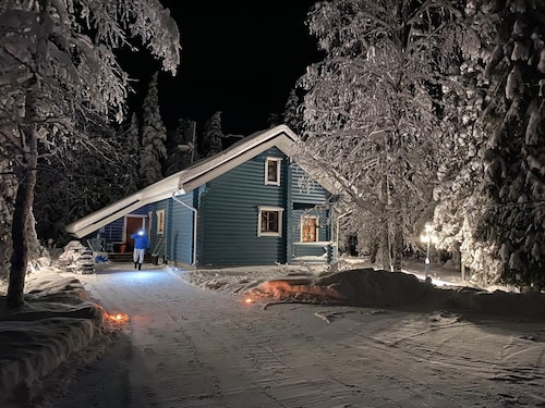 Lakeside Cabin for 12 with Private Sauna