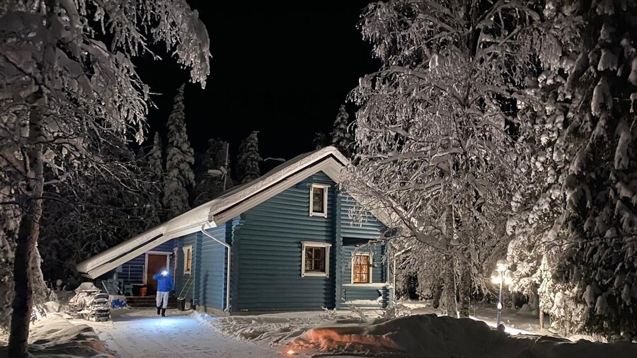Lakeside Cabin for 12 with Private Sauna
