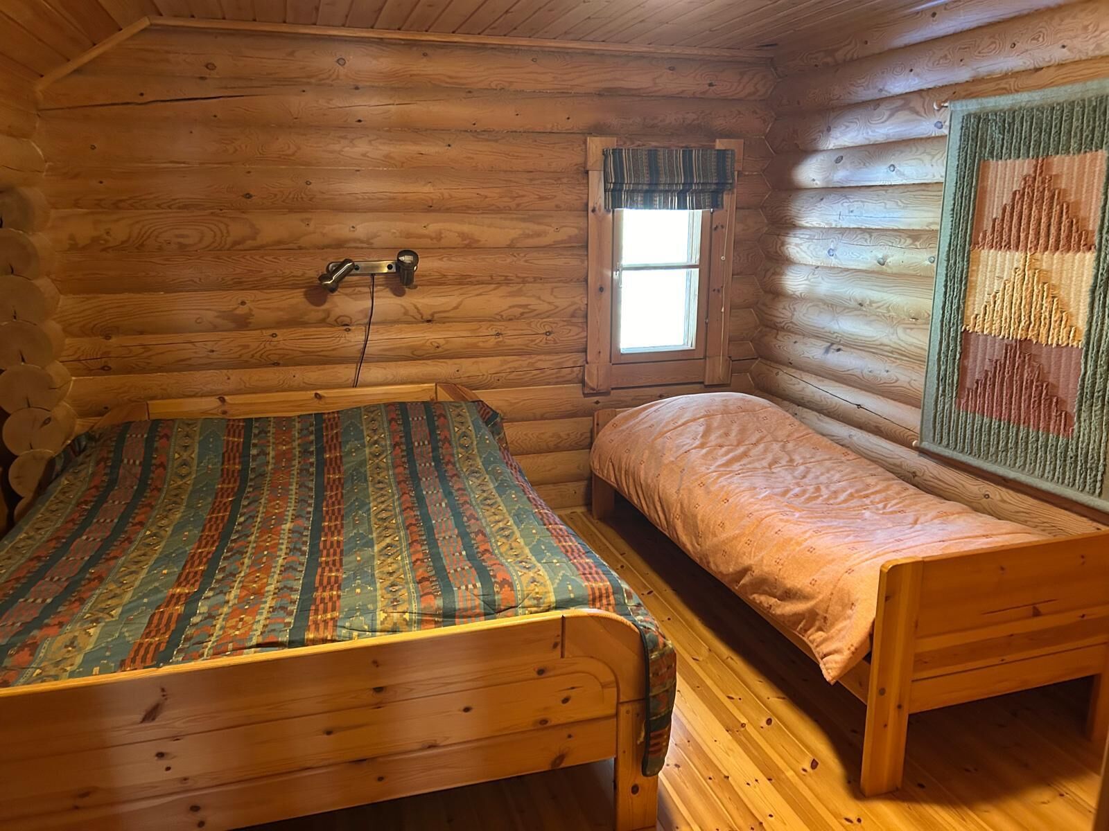 Cabin tiện nghi đơn giản, 3 phòng ngủ, quang cảnh hồ, cạnh hồ