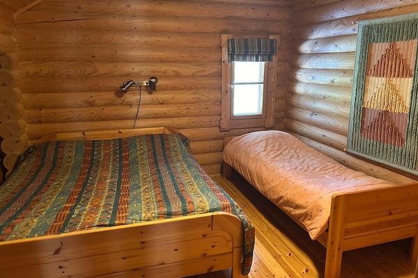 Comfort-mökki, 3 makuuhuonetta, järvinäköala, järven rannalla | Silitysrauta/-lauta, vauvan matkasänky, ilmainen Wi-Fi, vuodevaatteet