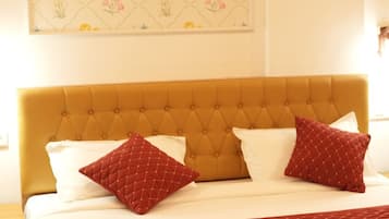 Standard Room | Desk