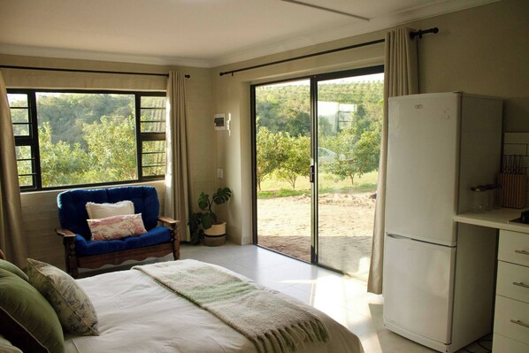Room - Macadamia nut farm stay (KuGompo City)