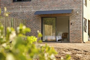 Exterior detail - Macadamia nut farm stay (KuGompo City)