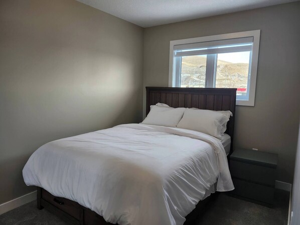 Room - Amazing medium & long term rentals in Drumheller (Drumheller)