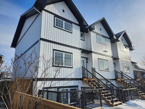 Exterior - Amazing medium & long term rentals in Drumheller (Drumheller)