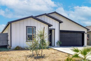 Exterior - 3 Mi to Sports Village! Family Gem w/ Fenced Yard (Bakersfield)