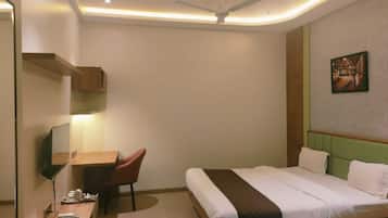 Deluxe Room | Rollaway beds (surcharge), bed sheets
