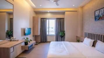 Deluxe Room | Rollaway beds (surcharge), bed sheets