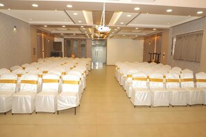 Banquet hall - Hotel Amar Palace (Ahmednagar)