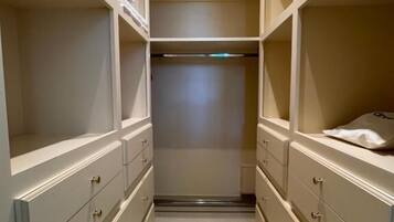 Deluxe Double Room, Garden View | Interior