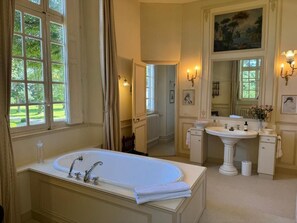 Habitación doble Deluxe, vista al jardín | Baño