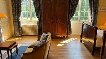 Twin Room, Garden View | Interior