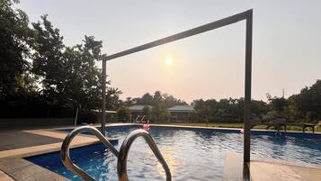 Piscine extérieure