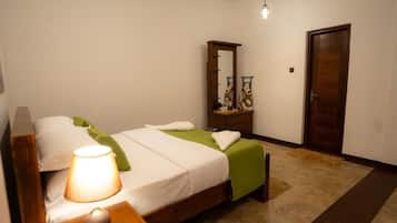 Quarto casal luxo, varanda | Escrivaninha, Wi-Fi de cortesia