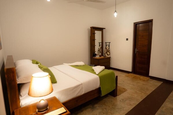 Quarto casal luxo, varanda | Escrivaninha, Wi-Fi de cortesia
