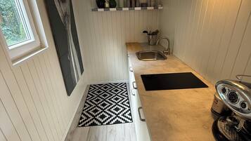Chalet, Garden View, Garden Area | Private kitchen | Fridge, microwave, stovetop, cookware/dishes/utensils