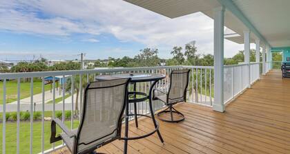 Angler's Paradise w/ Pool in Horseshoe Beach!