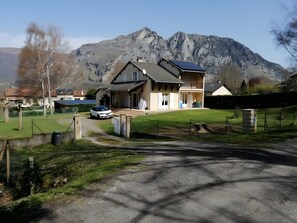 Exterior - Guest Room with Bathtub, Mountain View, Wi-Fi Included (Tarascon-sur-Ariège)