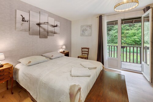 Guest Room with Bathtub, Mountain View, Wi-Fi Included