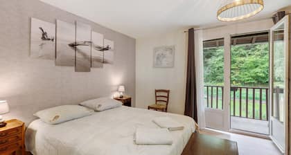 Guest Room with Bathtub, Mountain View, Wi-Fi Included