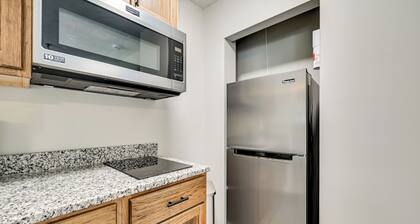 Golf, Fish & Explore: Updated Unit in Oakland City