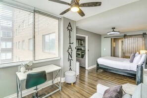 Room - Downtown Atlanta High-Rise Condo (Atlanta)