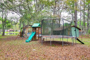 Children's area - Pool & Fishing at Lakefront Midway Retreat (Midway)