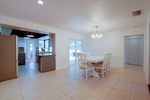 Dining - Lanai, Golf Views! Extended Sarasota Stay (Sarasota)