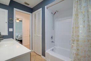 Bathroom - Lanai, Golf Views! Extended Sarasota Stay (Sarasota)