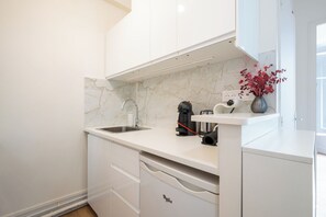 Interior - Charming and Bright 1BDR Near the Marais (Paris)