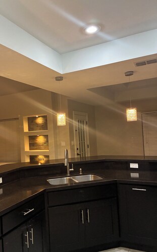 Entire Nice Home 4-bedroom house in charming Mission with AC and Hot Water /BBQ