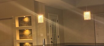 Entire Nice Home 4-bedroom house in charming Mission with AC and Hot Water /BBQ