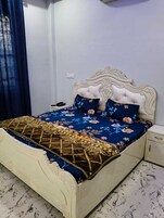 Desk, laptop workspace, blackout drapes, WiFi (free)