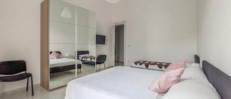 Desk, WiFi, bed sheets