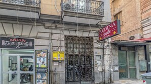 A barbershop with a visible entrance and a signboard advertising a hotel poker room. - Residenza Edoardo (Napoli)