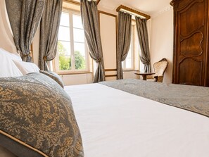 Room - Vrbo Property (Arvière-en-Valromey)