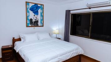 Iron/ironing board, internet, bed sheets