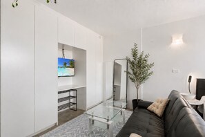 Living Room - Rooftop-Pool Studio Stay in Bondi (Bondi)