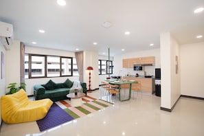 A modern apartment with a living area, dining space, and kitchen. - KAIM Ekkamai (Bangkok)