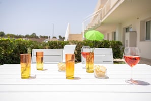 Property grounds - Lovely 35 sqm apartment, for four people, located within the renowned Borgo 84 residential complex—which features two swimming pools, a sports area, and a cycle path. The property is just 3 km from the center of Marzamemi, one of Italy's most enchantin (Pachino)