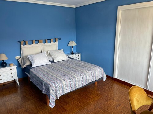 Entire house with a garden, 5 minutes from Playa América