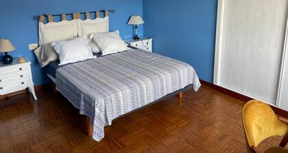 Entire house with a garden, 5 minutes from Playa América