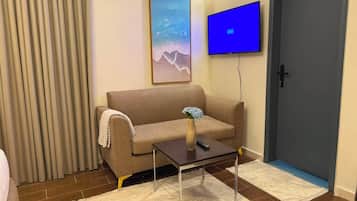 Deluxe Duplex, City View | Living area