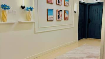 Deluxe Duplex, City View | Interior