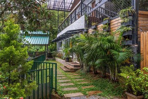 Khuôn viên nơi lưu trú