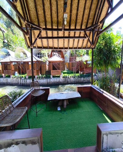 Cozzy Gayo Riverside