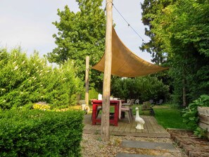 Outdoor dining - Vrbo Property (Maastricht)