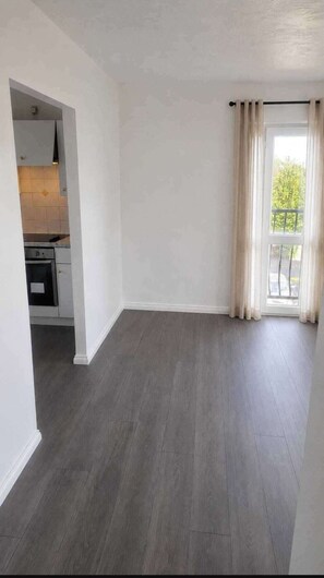 Interior - Apartment Sleeps 4 With Parking (Barking)