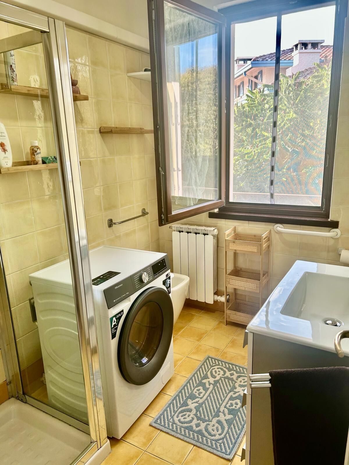 Doccia, asciugacapelli, bidet, asciugamani