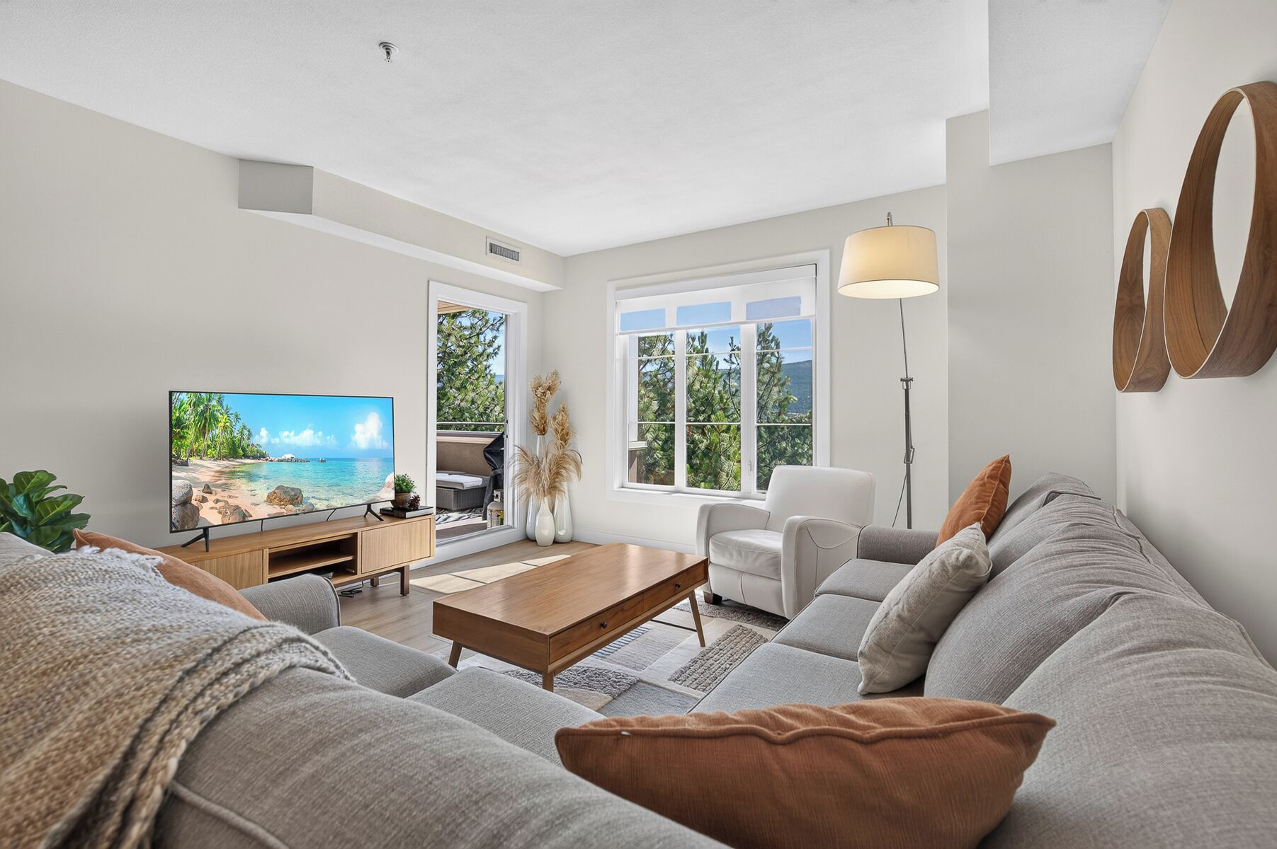 Apartment, 2 Bedrooms, Pool Access, Mountain View | Living area